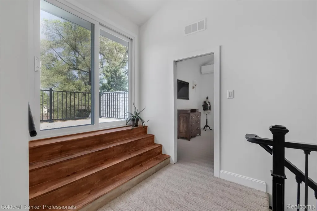 1377 Harvard Road Grosse Pointe Park City MI 48230