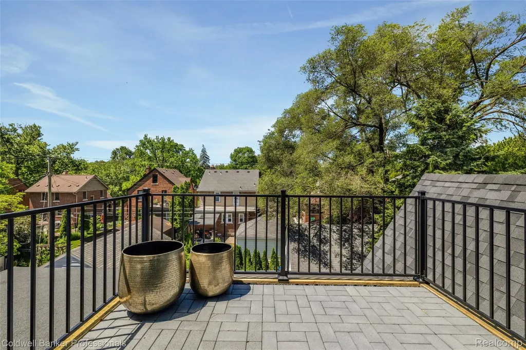 1377 Harvard Road Grosse Pointe Park City MI 48230