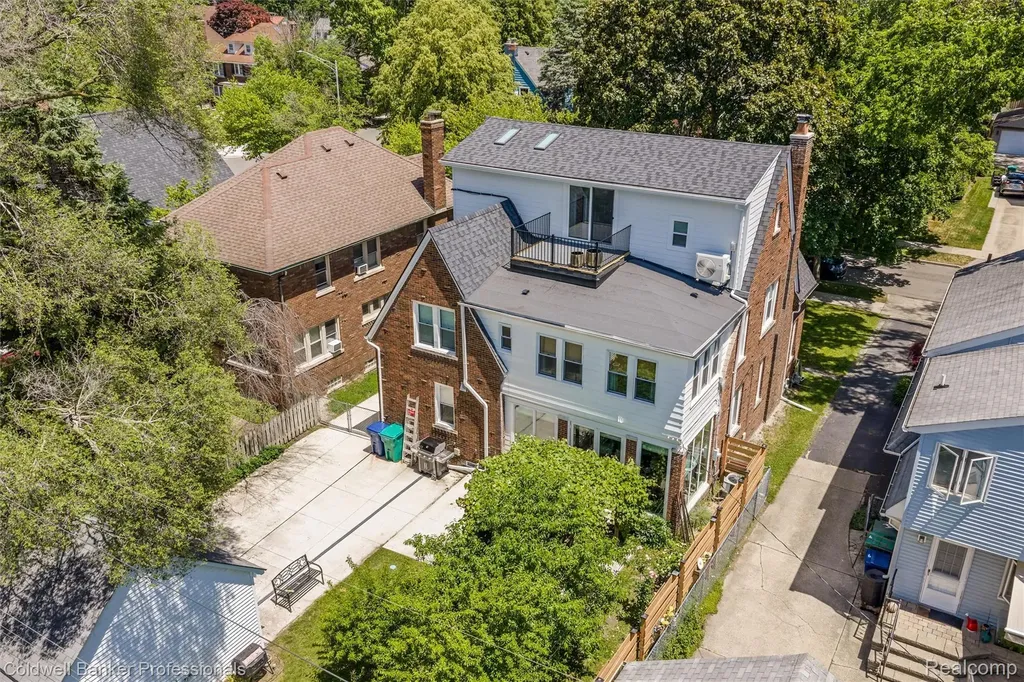 1377 Harvard Road Grosse Pointe Park City MI 48230