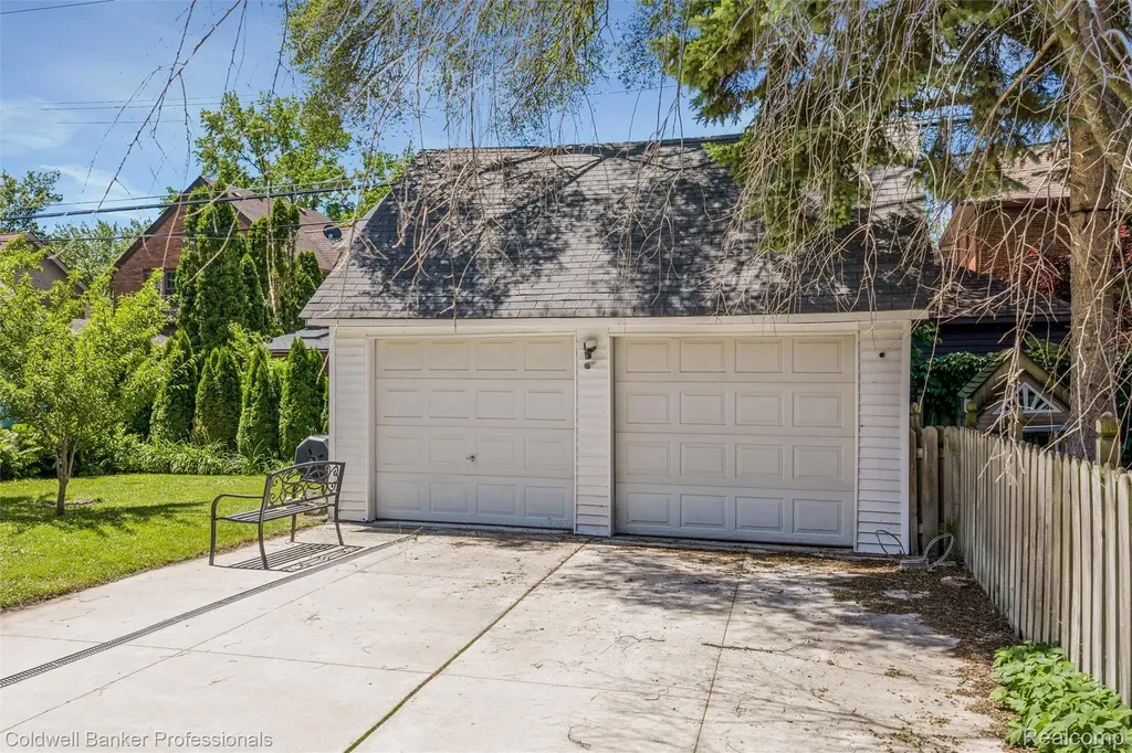 1377 Harvard Road Grosse Pointe Park City MI 48230