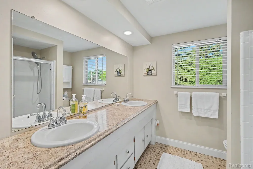 5504 Antoinette Drive Grand Blanc Charter Township MI 48439