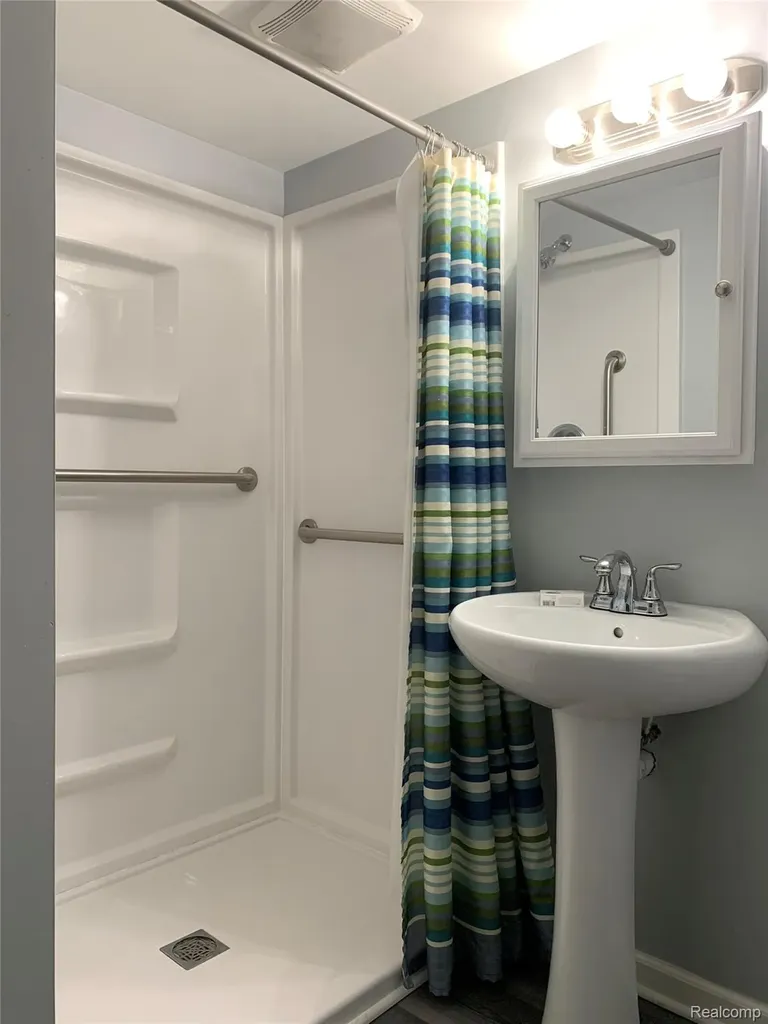 5504 Antoinette Drive Grand Blanc Charter Township MI 48439