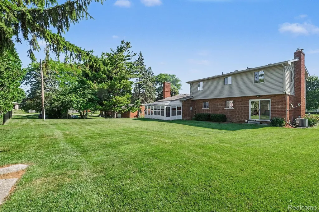 5504 Antoinette Drive Grand Blanc Charter Township MI 48439