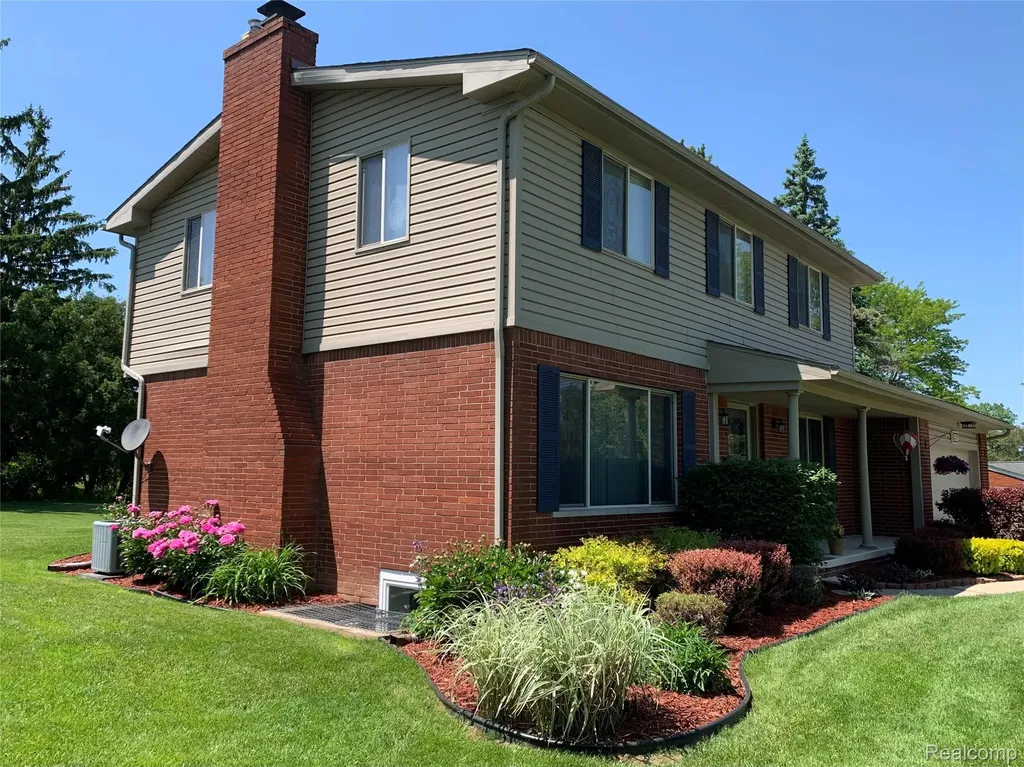 5504 Antoinette Drive Grand Blanc Charter Township MI 48439