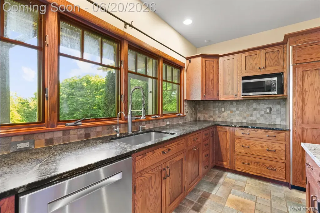 8861 Pleasantview Salem Township MI 48168