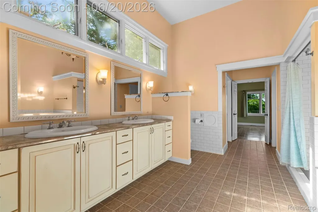 8861 Pleasantview Salem Township MI 48168