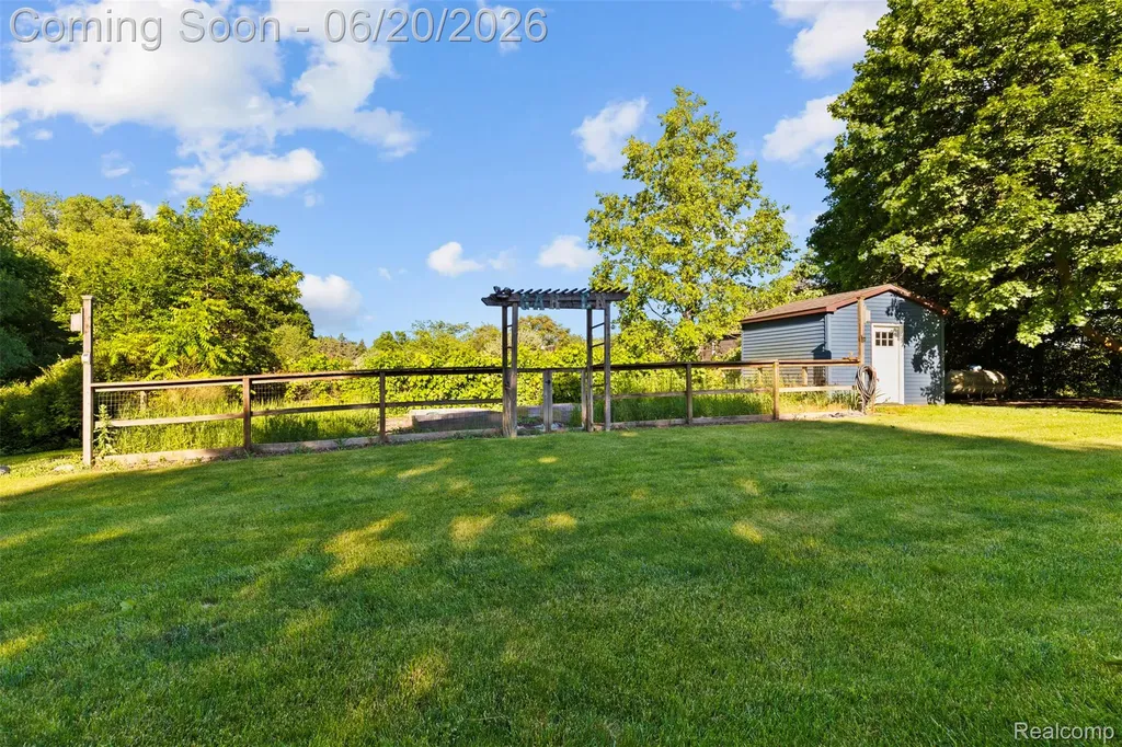 8861 Pleasantview Salem Township MI 48168