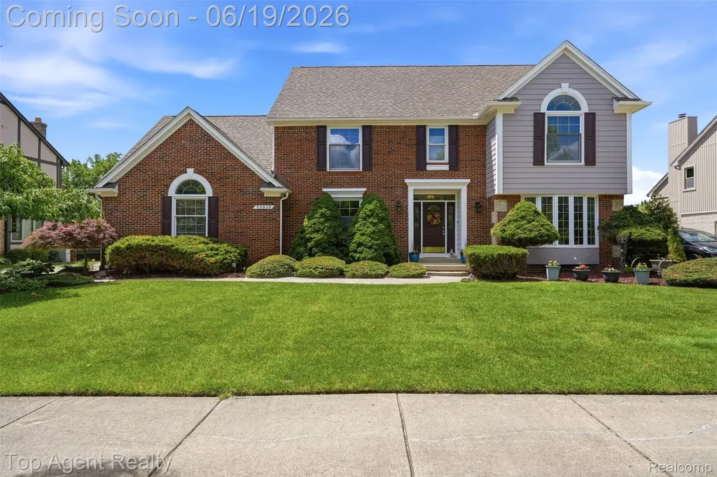 52825 Seven Oaks Drive Shelby Charter Township MI 48316