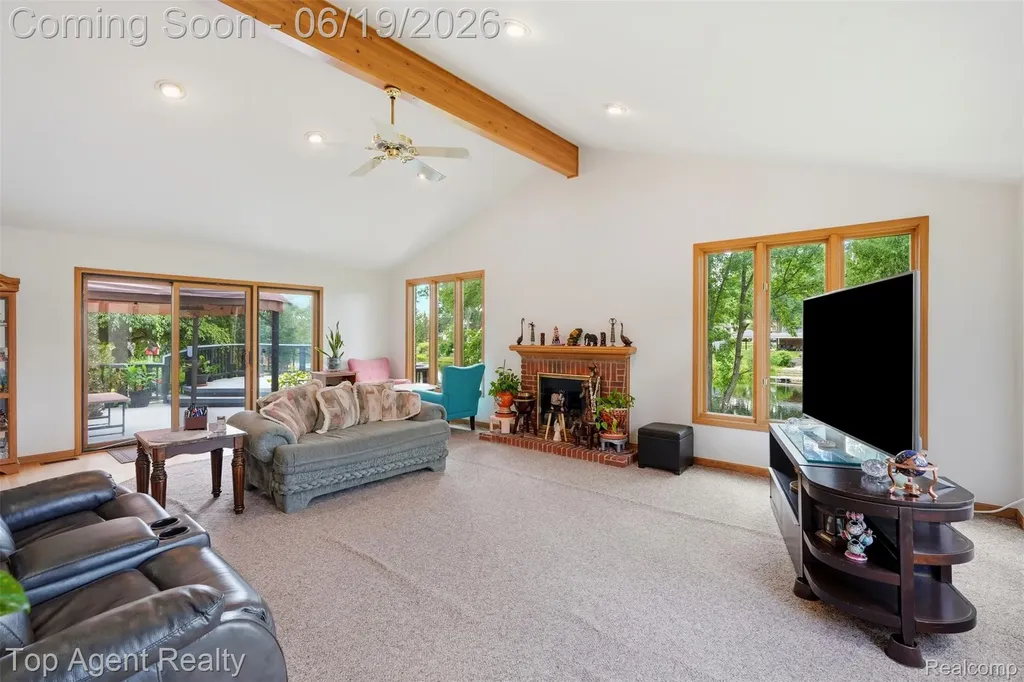 52825 Seven Oaks Drive Shelby Charter Township MI 48316