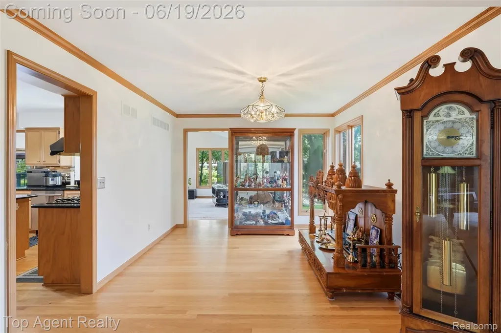 52825 Seven Oaks Drive Shelby Charter Township MI 48316