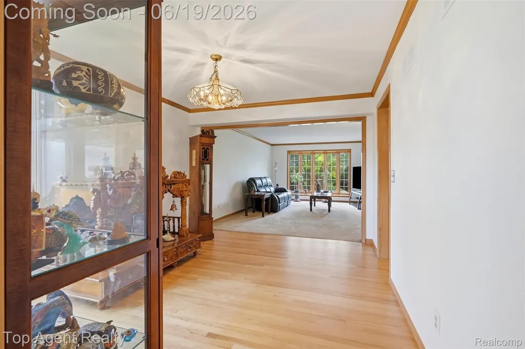 52825 Seven Oaks Drive Shelby Charter Township MI 48316