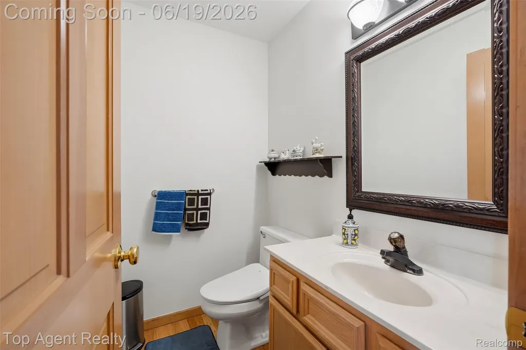52825 Seven Oaks Drive Shelby Charter Township MI 48316