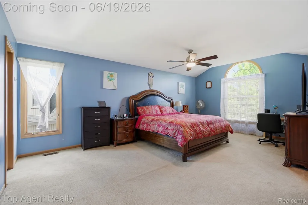 52825 Seven Oaks Drive Shelby Charter Township MI 48316