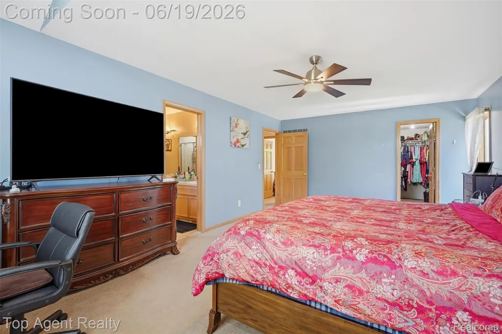 52825 Seven Oaks Drive Shelby Charter Township MI 48316