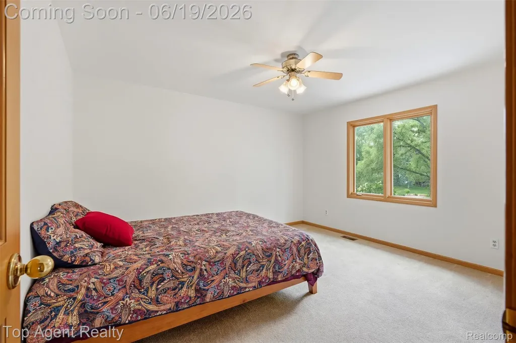 52825 Seven Oaks Drive Shelby Charter Township MI 48316