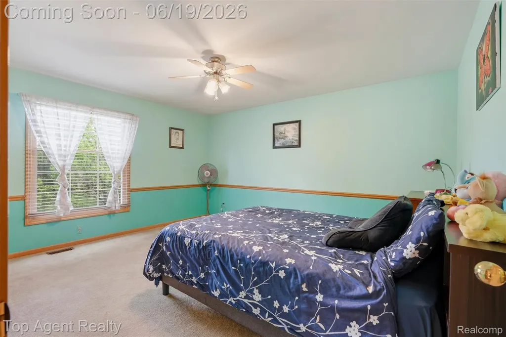 52825 Seven Oaks Drive Shelby Charter Township MI 48316