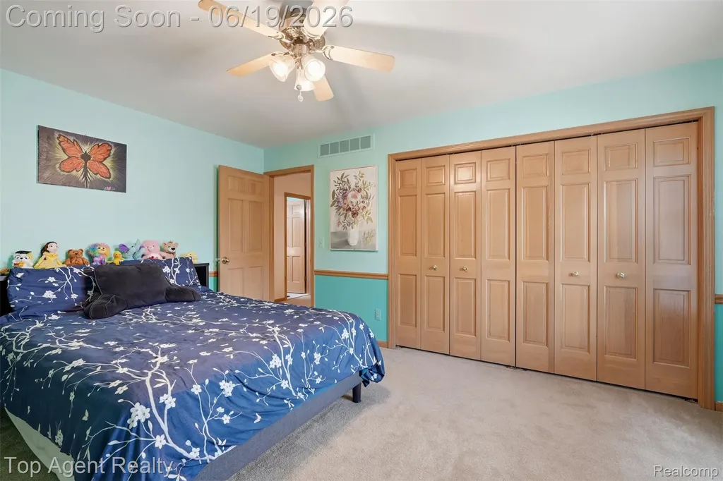 52825 Seven Oaks Drive Shelby Charter Township MI 48316