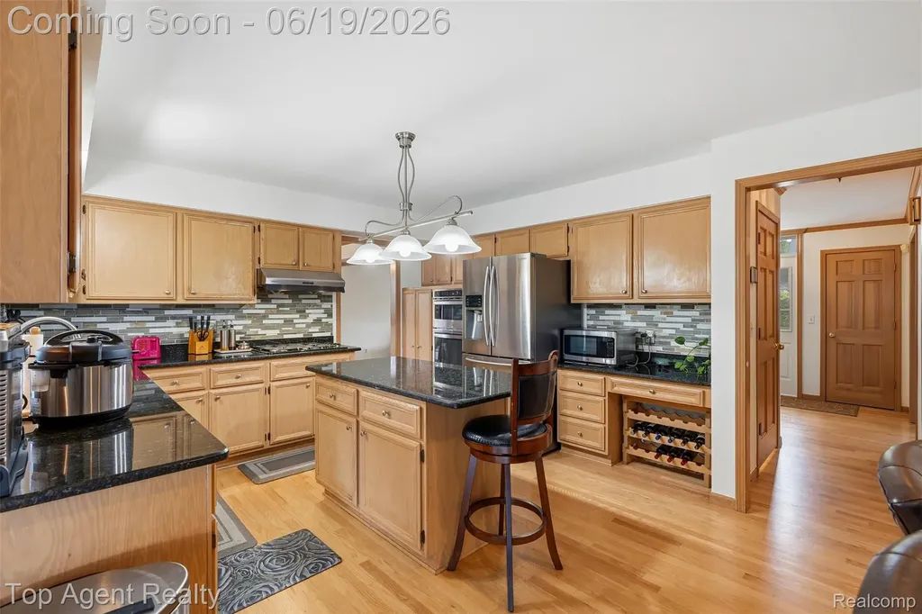 52825 Seven Oaks Drive Shelby Charter Township MI 48316