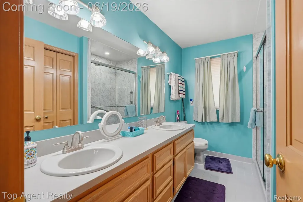 52825 Seven Oaks Drive Shelby Charter Township MI 48316