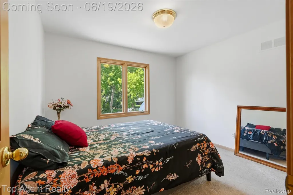 52825 Seven Oaks Drive Shelby Charter Township MI 48316