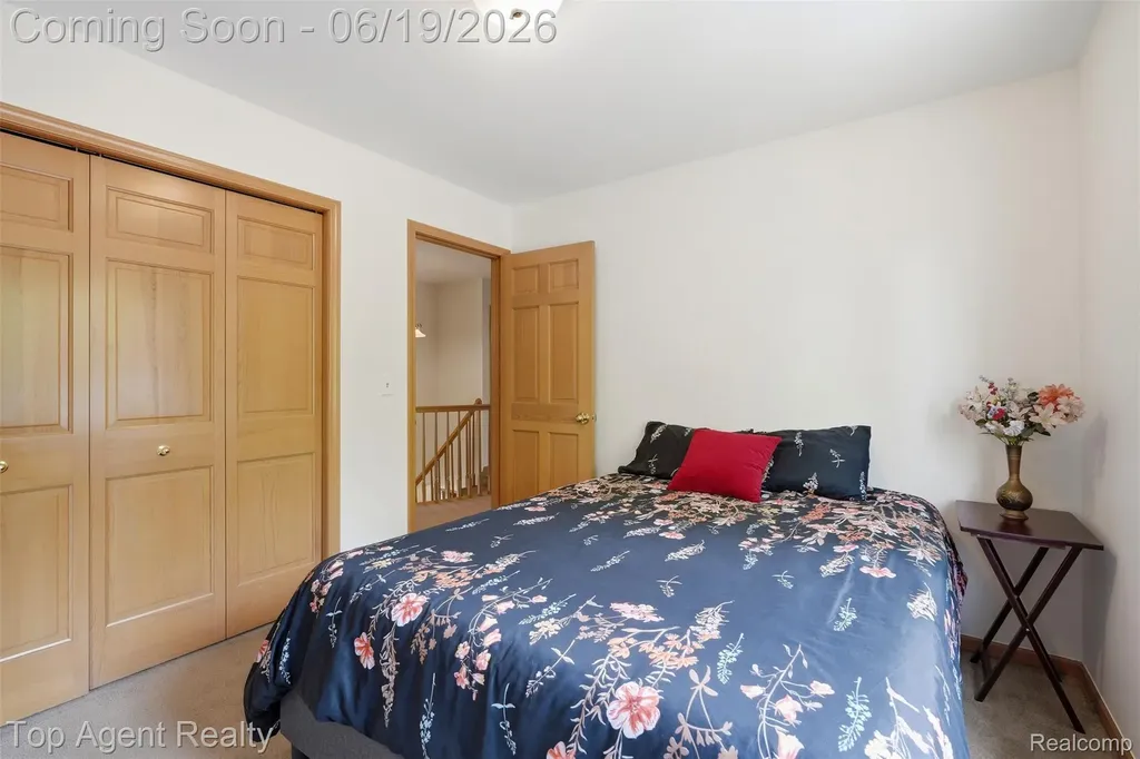 52825 Seven Oaks Drive Shelby Charter Township MI 48316