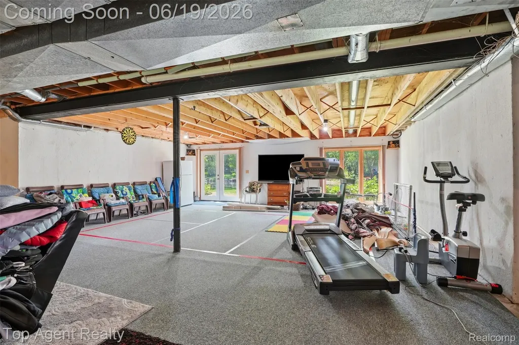 52825 Seven Oaks Drive Shelby Charter Township MI 48316