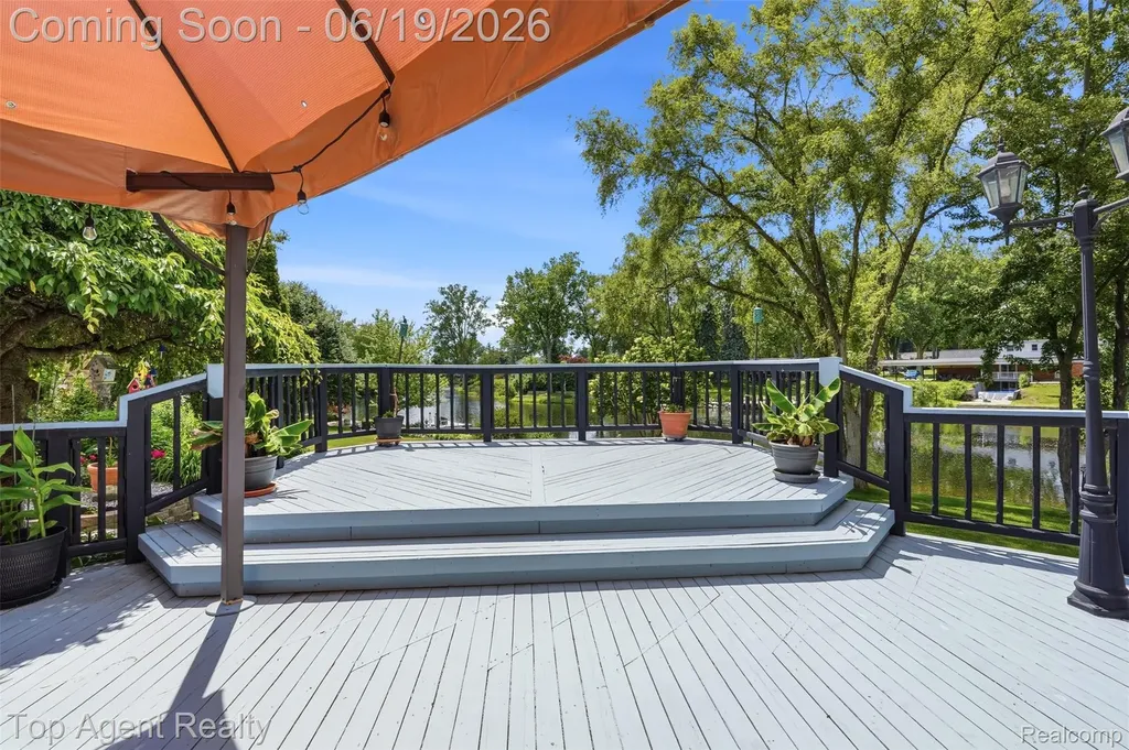 52825 Seven Oaks Drive Shelby Charter Township MI 48316