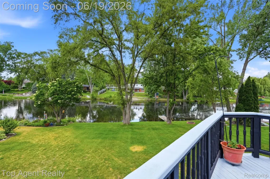 52825 Seven Oaks Drive Shelby Charter Township MI 48316
