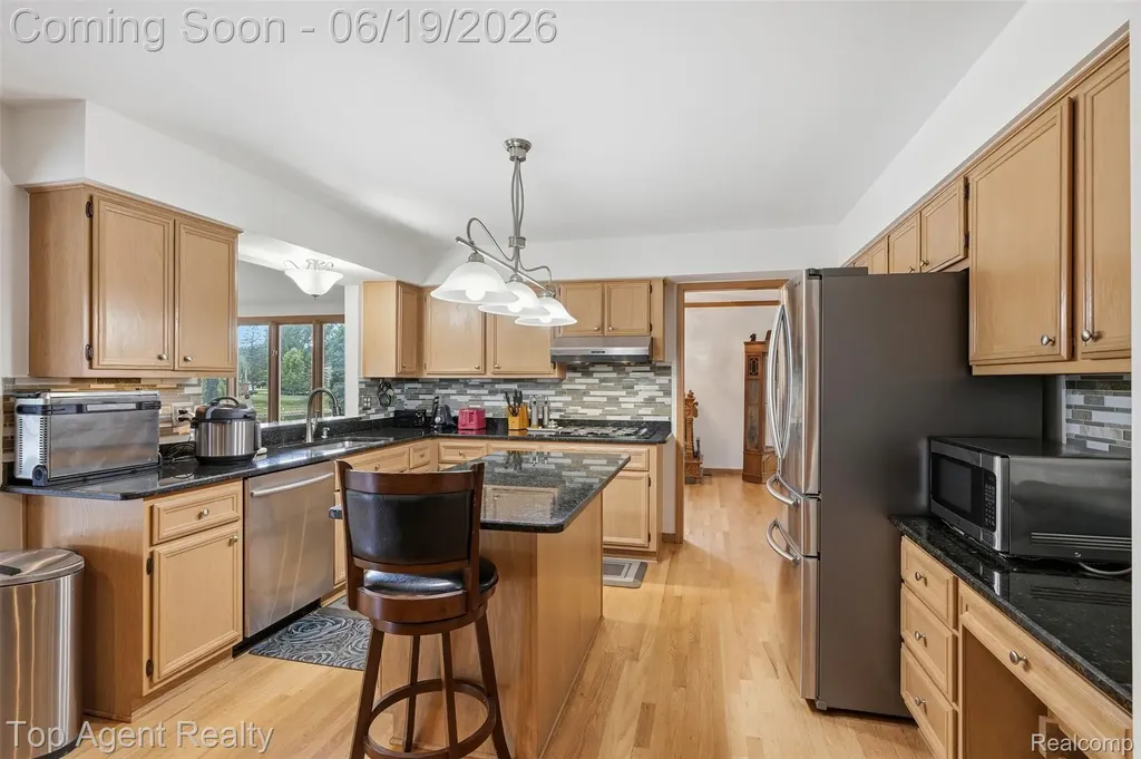 52825 Seven Oaks Drive Shelby Charter Township MI 48316