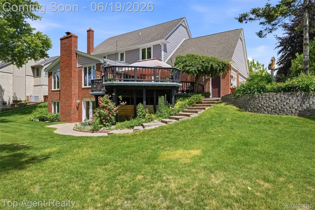 52825 Seven Oaks Drive Shelby Charter Township MI 48316