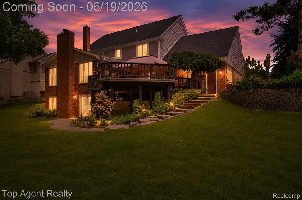 52825 Seven Oaks Drive Shelby Charter Township MI 48316