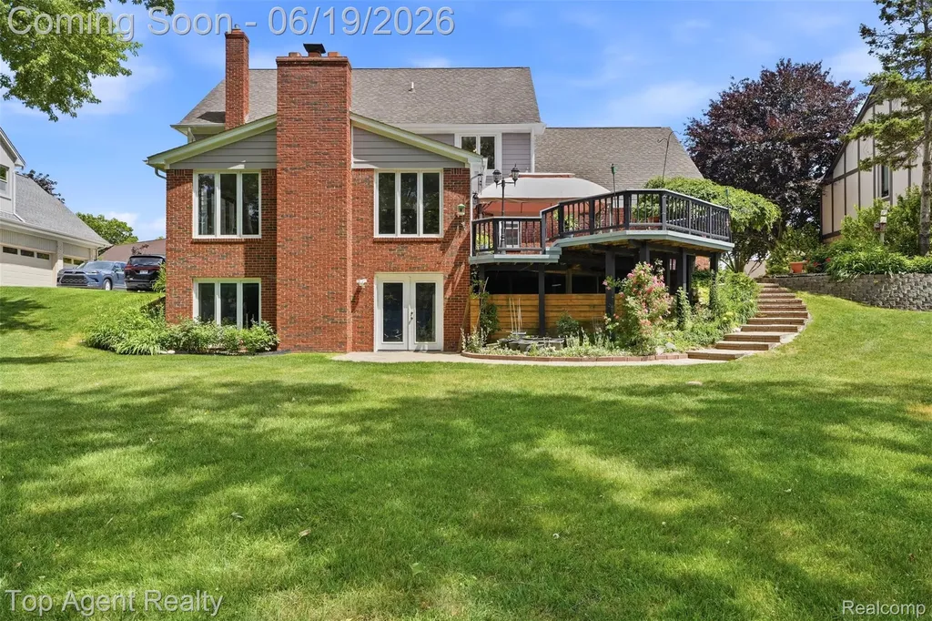 52825 Seven Oaks Drive Shelby Charter Township MI 48316