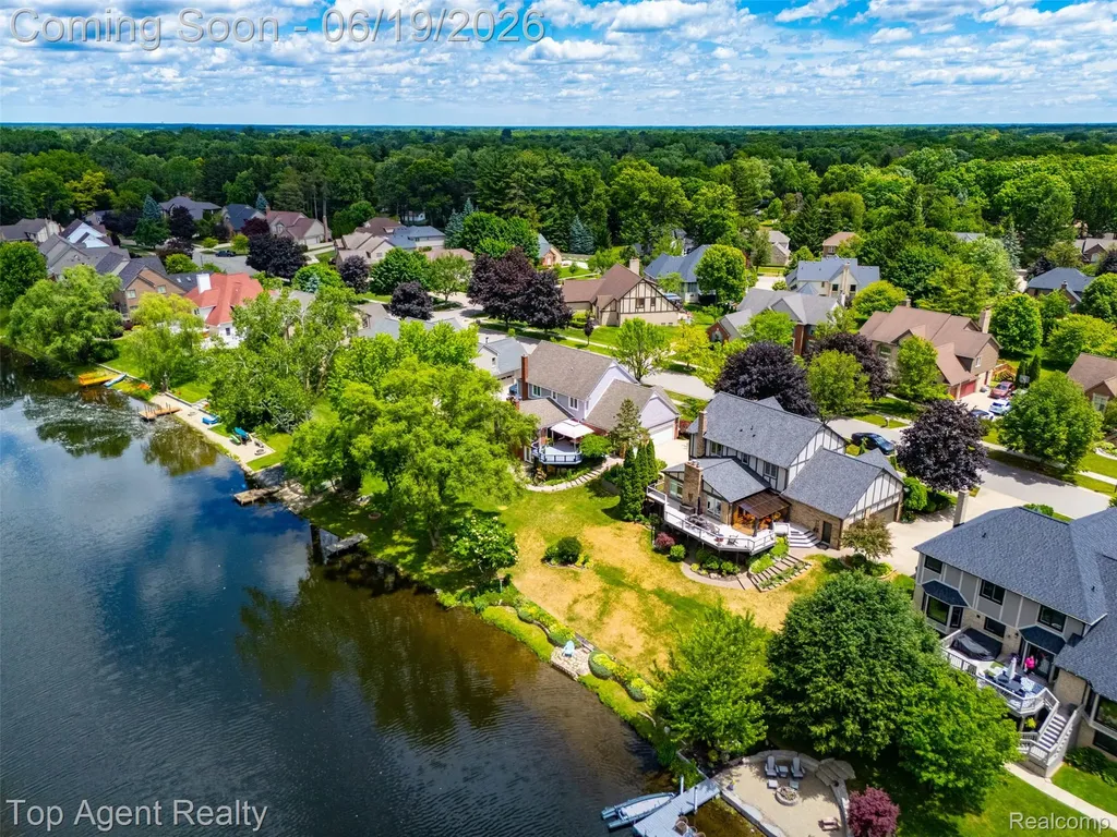 52825 Seven Oaks Drive Shelby Charter Township MI 48316