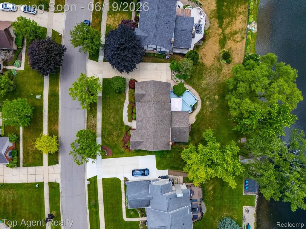 52825 Seven Oaks Drive Shelby Charter Township MI 48316