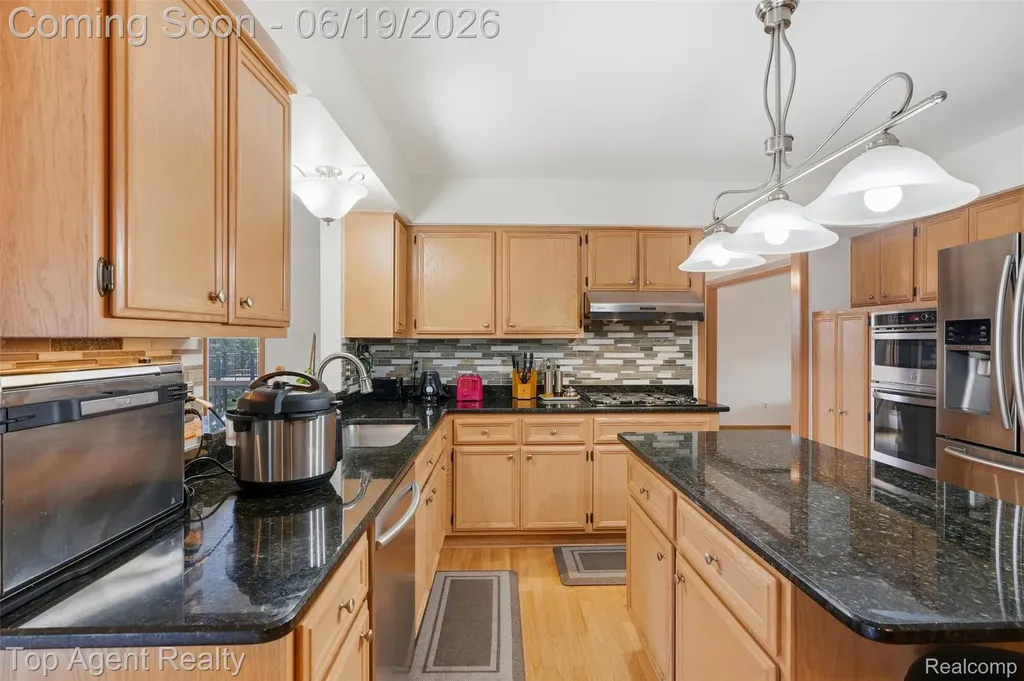 52825 Seven Oaks Drive Shelby Charter Township MI 48316