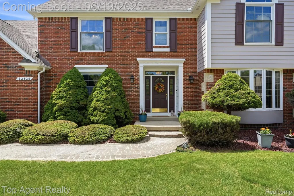52825 Seven Oaks Drive Shelby Charter Township MI 48316