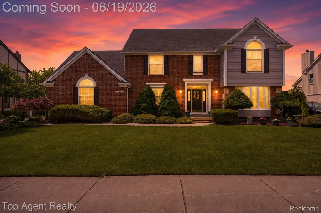 52825 Seven Oaks Drive Shelby Charter Township MI 48316
