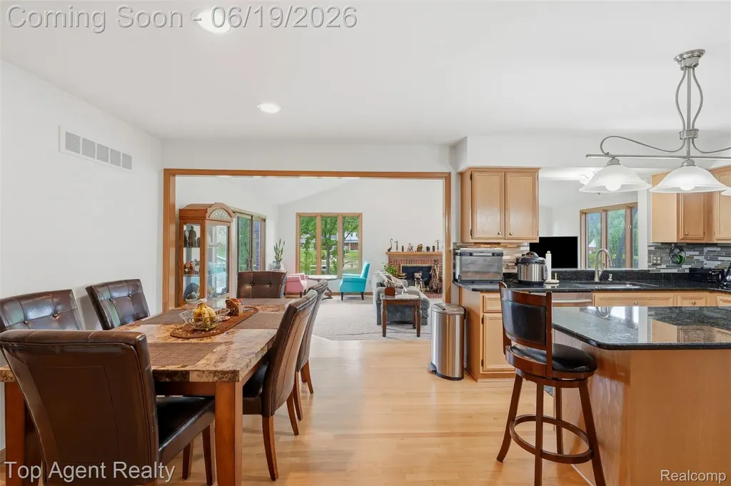 52825 Seven Oaks Drive Shelby Charter Township MI 48316