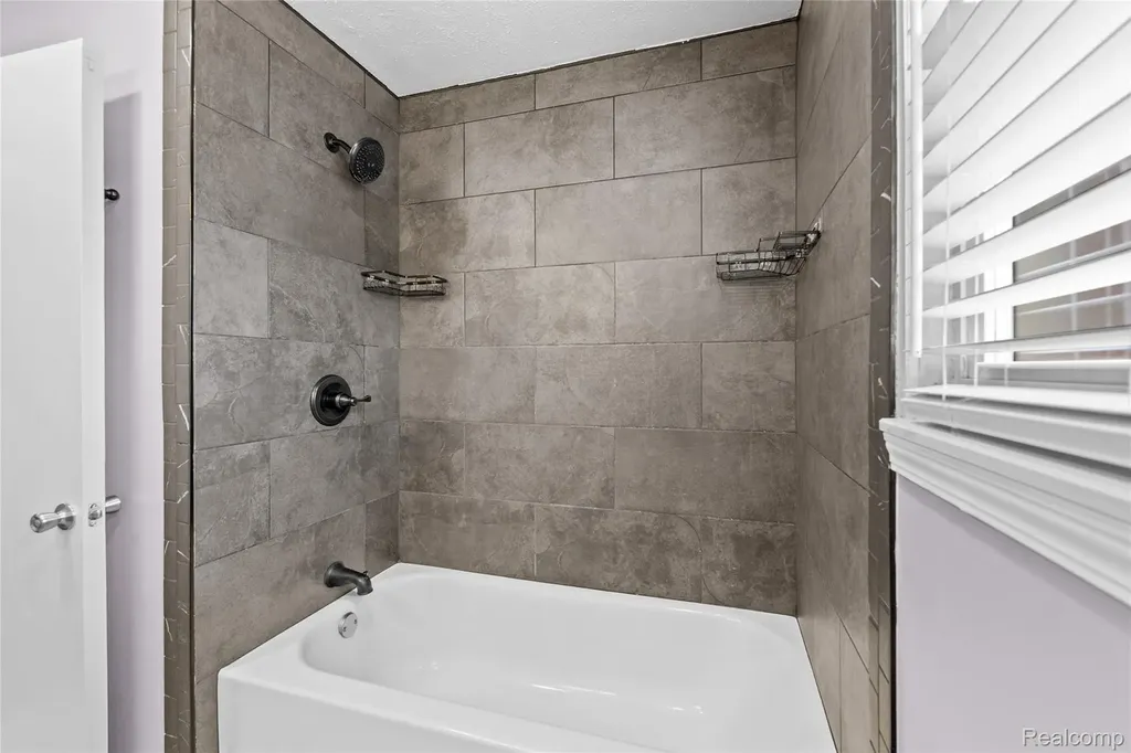 19044 Norwich Road Livonia City MI 48152