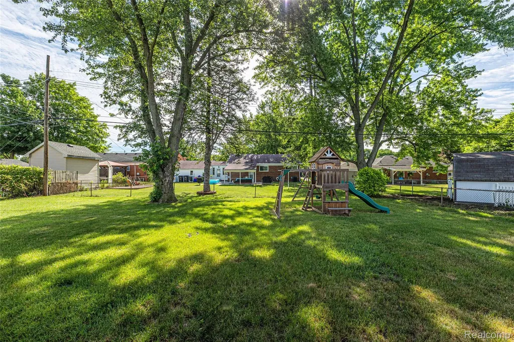 19044 Norwich Road Livonia City MI 48152