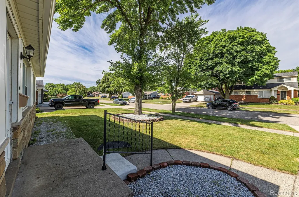 19044 Norwich Road Livonia City MI 48152