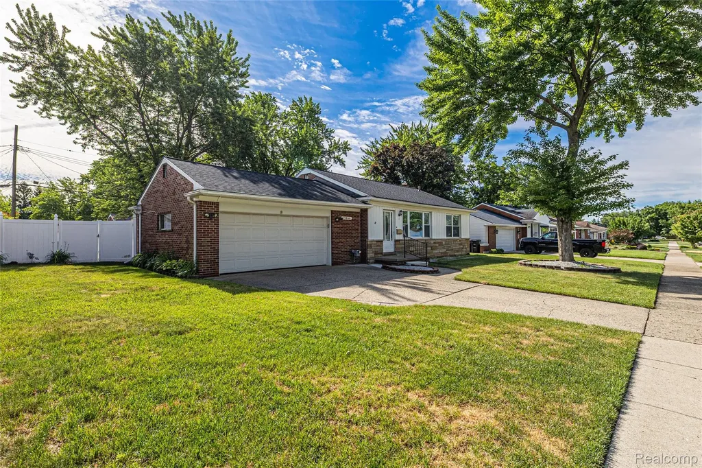 19044 Norwich Road Livonia City MI 48152
