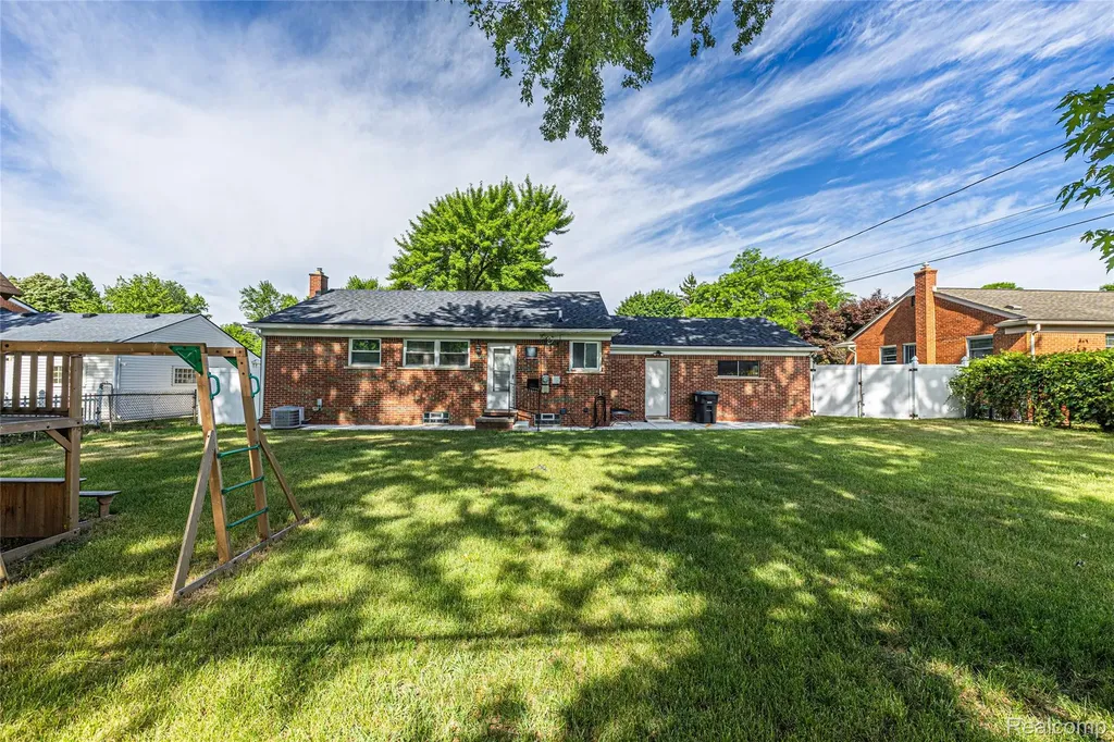 19044 Norwich Road Livonia City MI 48152