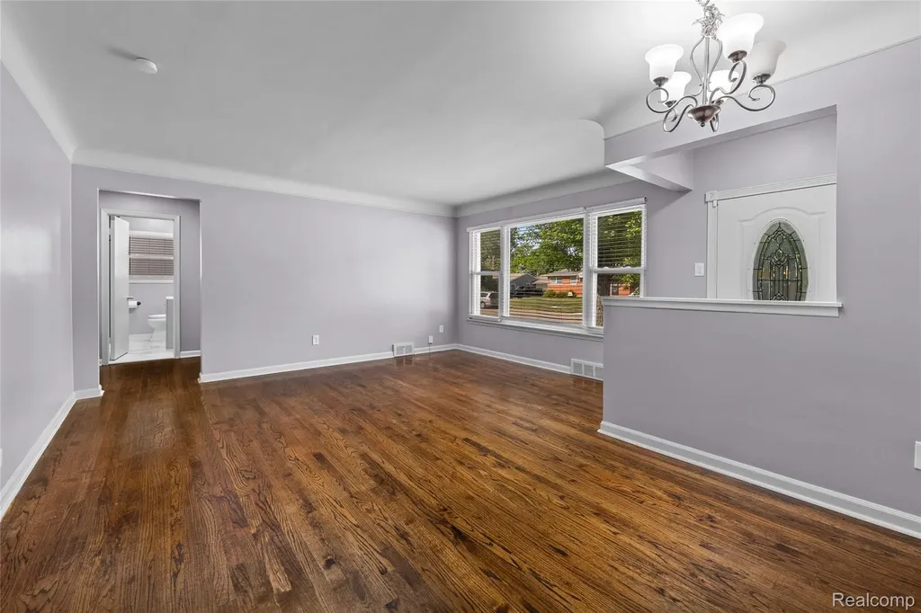 19044 Norwich Road Livonia City MI 48152