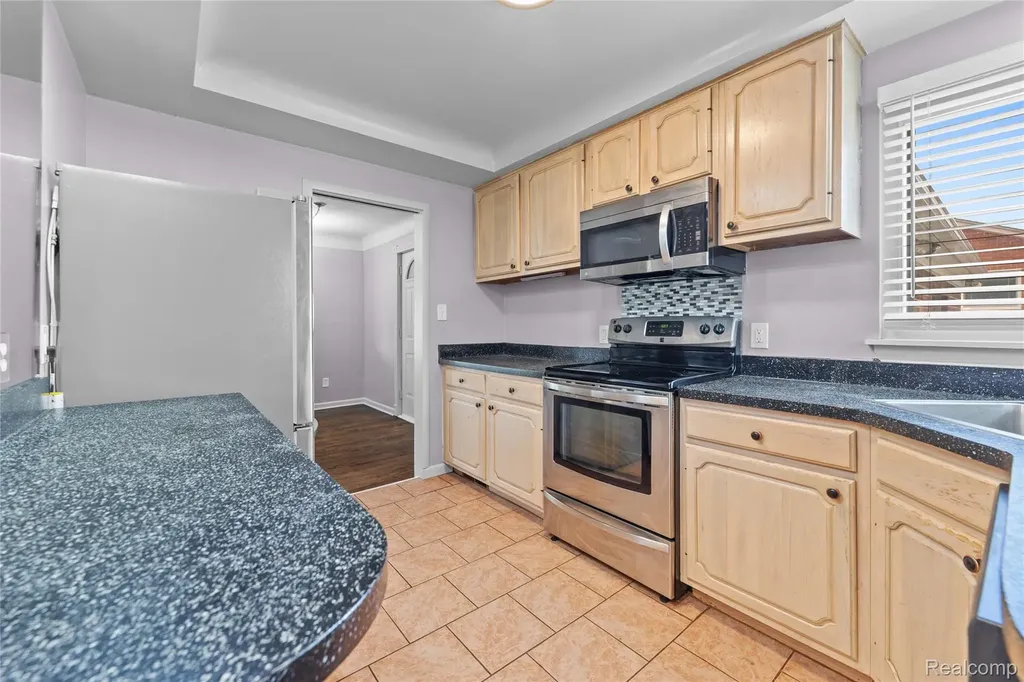 19044 Norwich Road Livonia City MI 48152