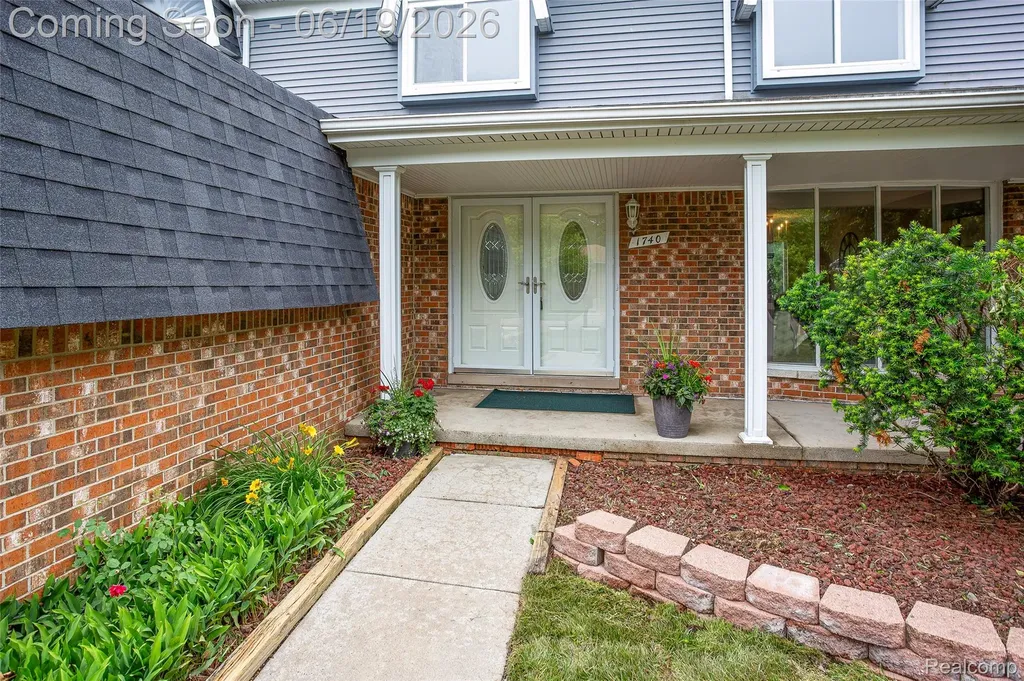 1740 Lakewood Drive Troy City MI 48083