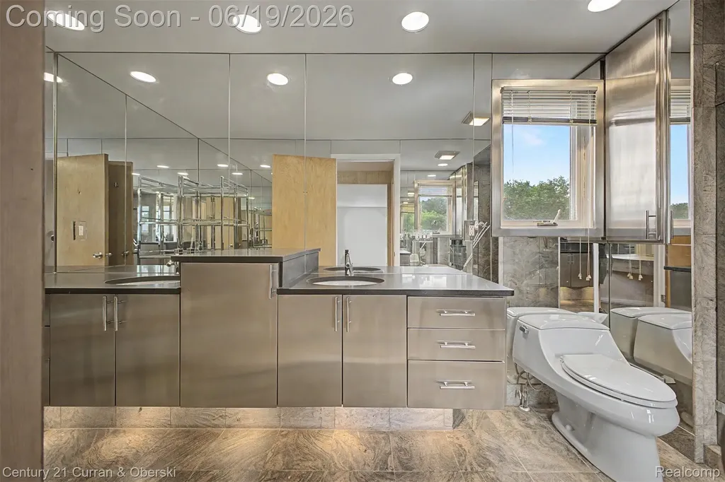 4231 Windridge Court West Bloomfield Charter Township MI 48323