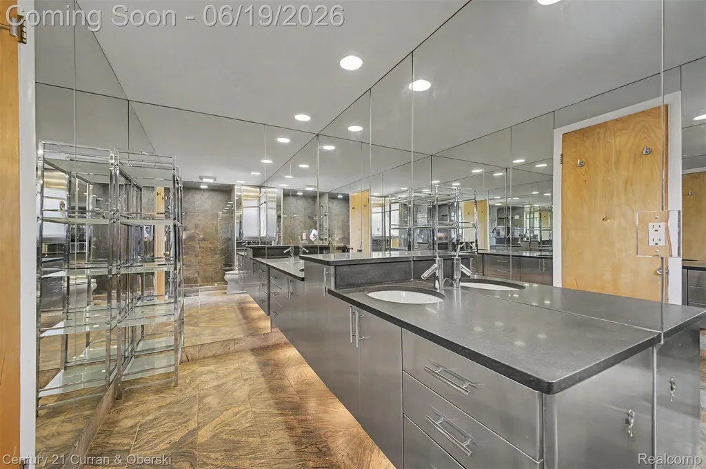 4231 Windridge Court West Bloomfield Charter Township MI 48323