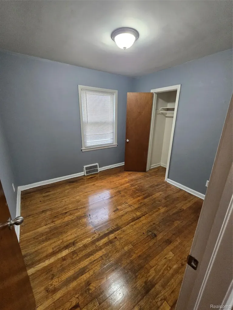 7683 Greenview Avenue Detroit City MI 48228
