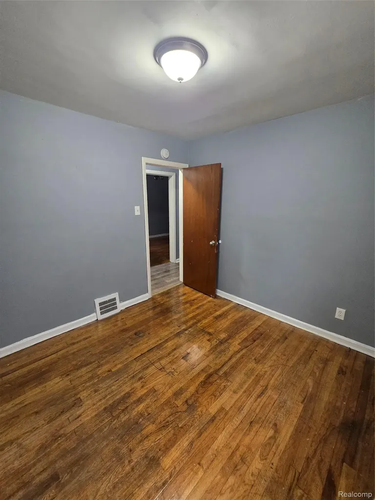 7683 Greenview Avenue Detroit City MI 48228